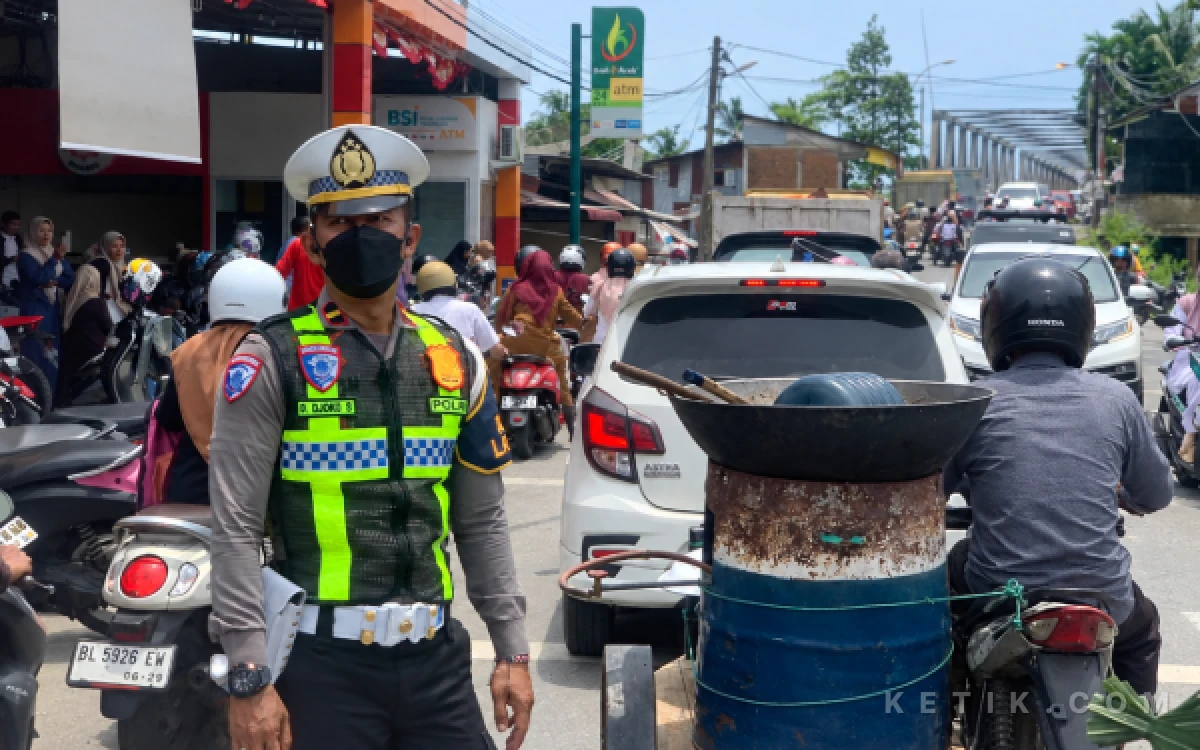 Thumbnail Berita - Rekayasa Lalu Lintas di Acara Maulid, Satlantas Polres Abdya Berhasil Urai Kemacetan