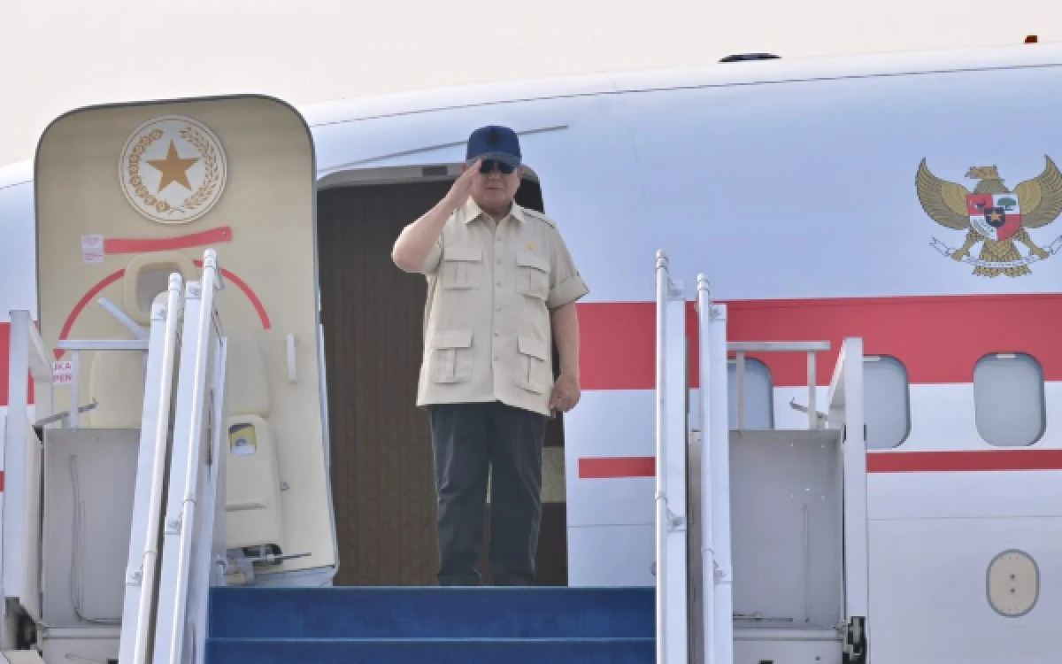 Thumbnail Berita - Prabowo Luncurkan Program Hilirisasi Rp180 Triliun di IWIP, Ada Ekspor Perdana Baterai Kendaraan Listrik