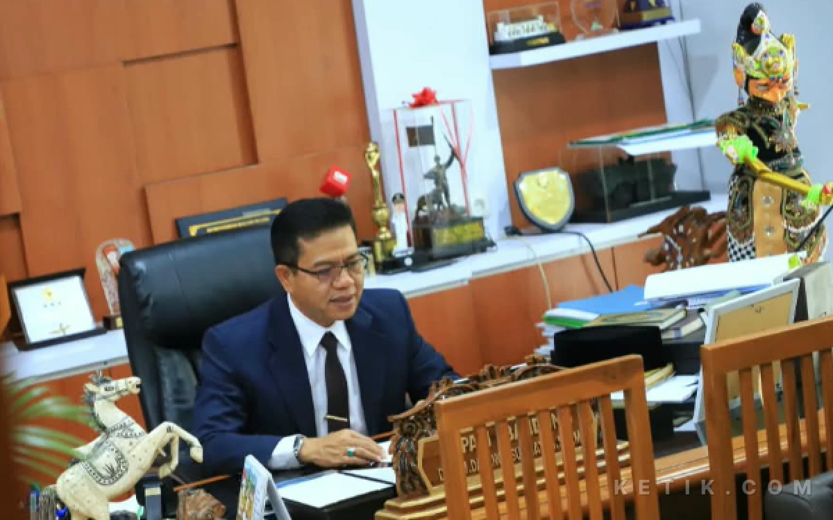 Thumbnail Berita - Di Era Medsos, Bupati KDS Berpesan Tenaga Kesehatan Harus Makin Bijak Berkomunikasi