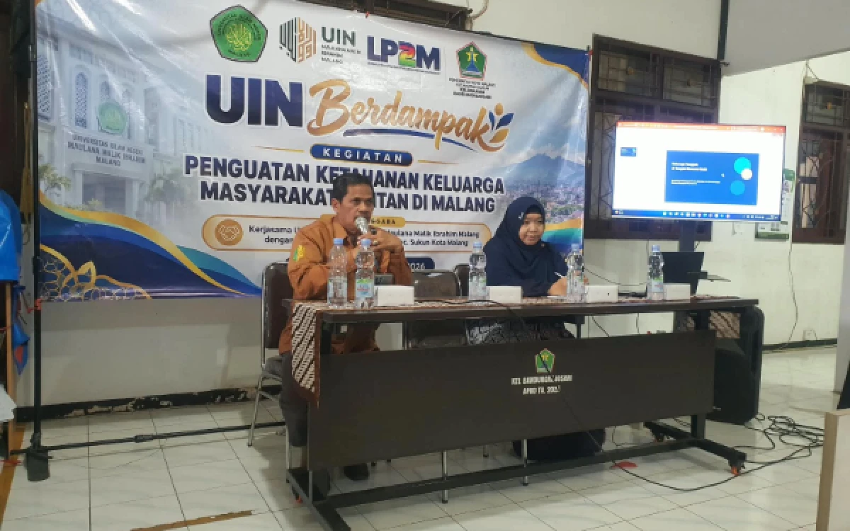 Foto Dr. Musleh Harry dari Tim Pengabdian Masyarakat UIN Malang mengapresiasi dukungan dan kolaborasi Pemerintah Kelurahan Bandungrejosari dalam program UIN Mengabdi dan Berdampak, Sabtu, 17 Oktober 2026. (Foto: Fakultas Syariah UIN Malang)