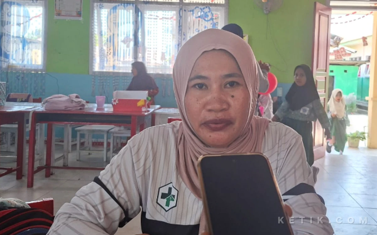 Foto Nuralila Sangaji orang tua siswa (Foto: Mursal)