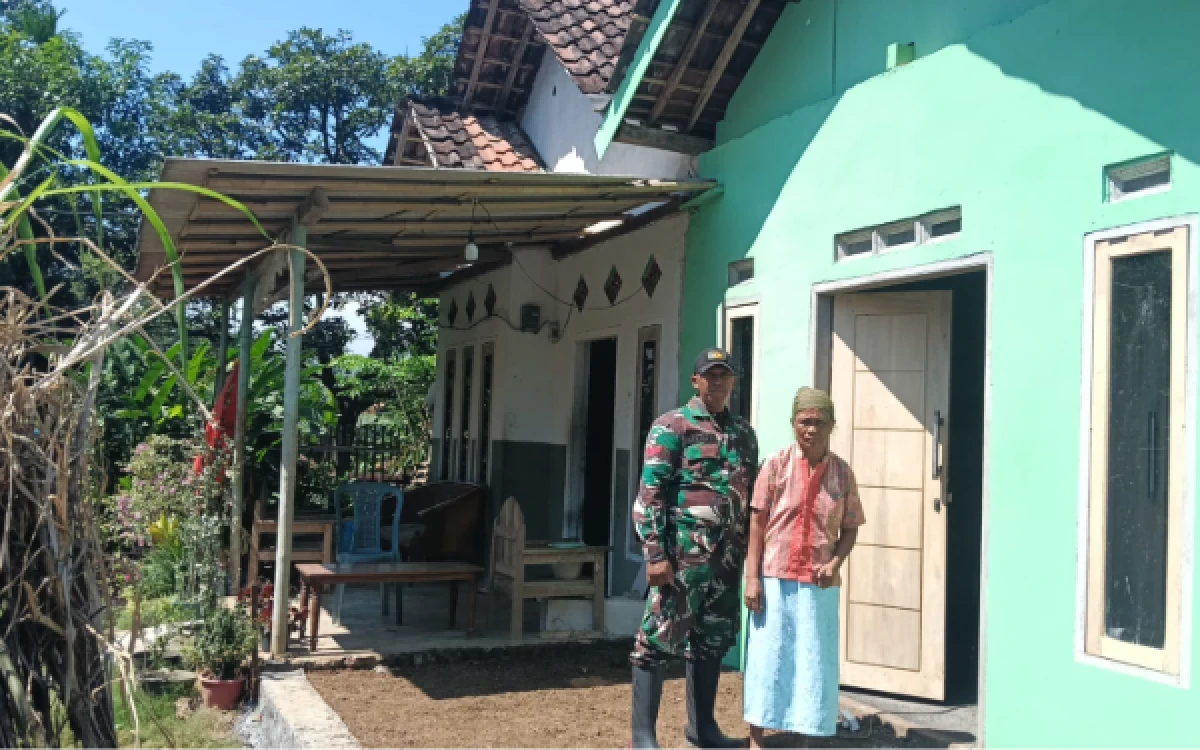 Tuntas Dikerjakan, Satgas TMMD ke-128 Kodim 0820 Probolinggo, Rehab RTLH Milik Ibu Mani di Dusun Klagin Siap Huni