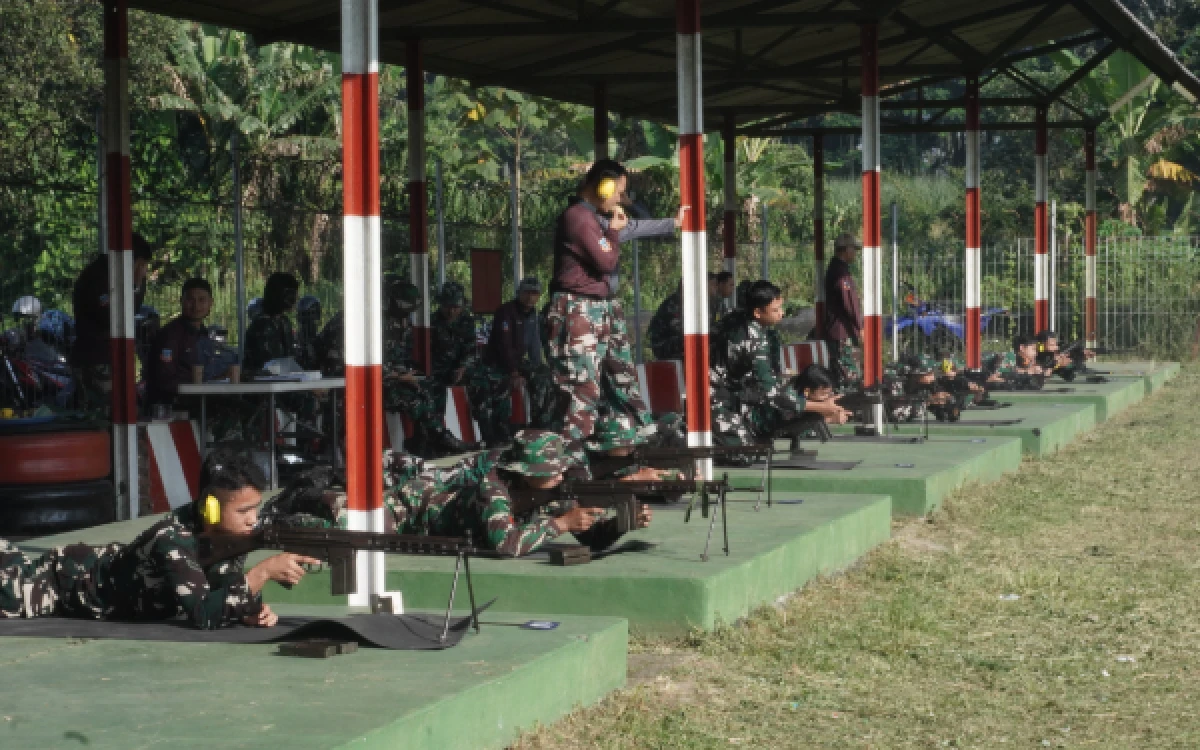 Thumbnail Berita - Tingkatkan Kemampuan Personel, Lanud Abdulrachman Saleh Malang Gelar Latihan Menembak
