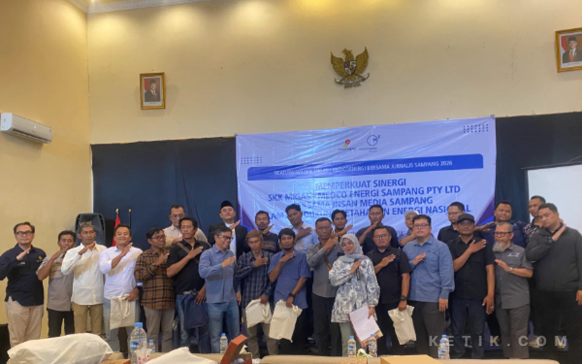 Foto Foto bersama antara SKK Migas - Medco Energi Sampang bersama insan pers Sampang (Foto: Mat Jusi/Ketik.com)