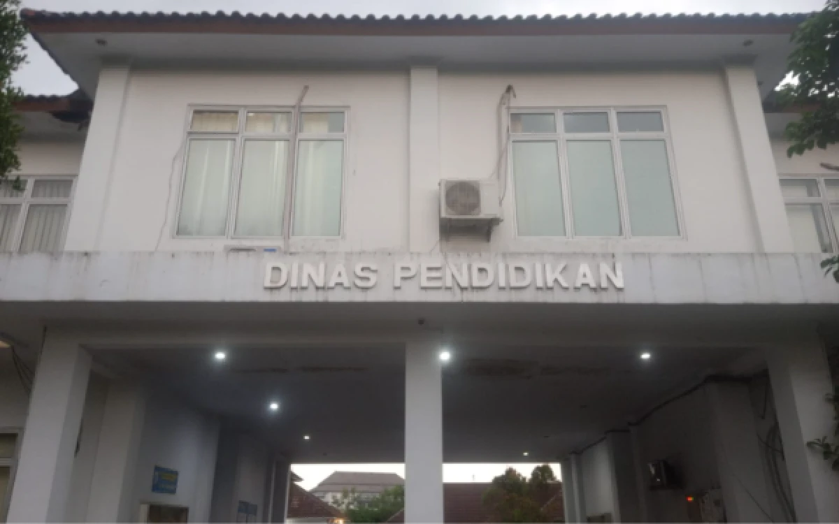 Thumbnail Berita - Disdik Lebak Gelontorkan Rp1,7 Miliar untuk Beasiswa 175 Mahasiswa di 2026