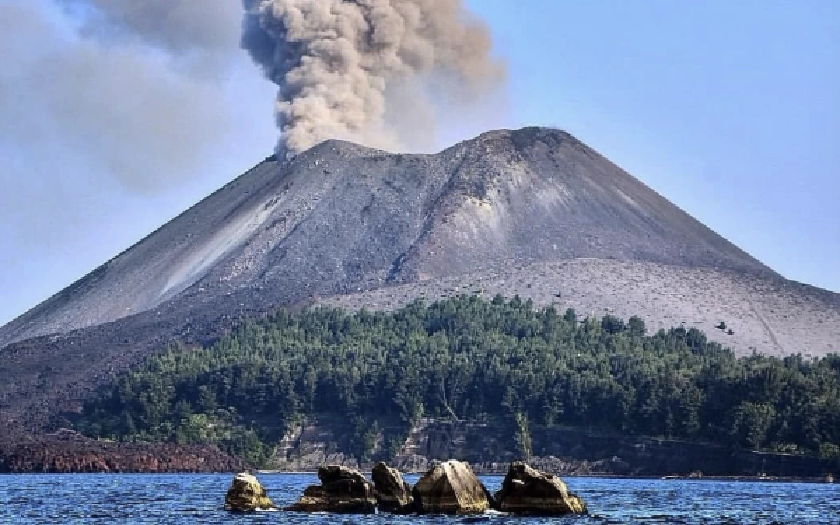 Thumbnail Berita - BMKG: Sebaran Abu Vulkanik Anak Krakatau Capai Sebagian Jakarta hingga Bengkulu