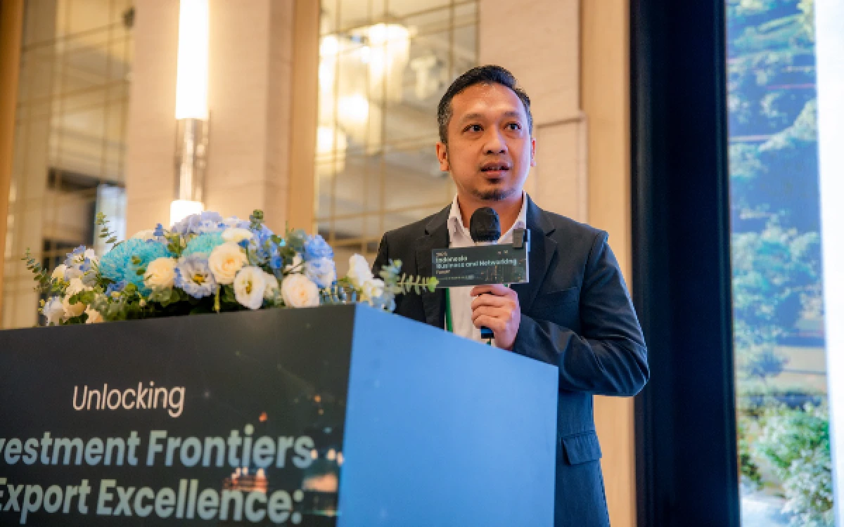 Foto Direktur Pemasaran dan Pengembangan PT SIER, Jefri Ikhwan Ma’arif menyampaikan paparannya  di sela Indonesia Business and Networking Forum 2026 yang diselenggarakan Kantor Dagang dan Ekonomi Indonesia (KDEI) Taipei di Grand Mayfull Hotel, Taipei, Taiwan pada Rabu, 29 Juli 2026. (Foto: Humas PT SIER)