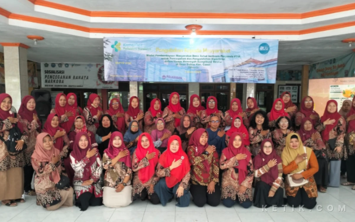 Foto Kader-kader  kesehatan Desa Gelam, Kecamatan Candi, bersama Poltekkes Kemenkes Surabaya kegiatan Pengabdian Masyarakat Desa Gelam, Jumat (9 Oktober 2026). (Foto: Anas/Ketik.com)
