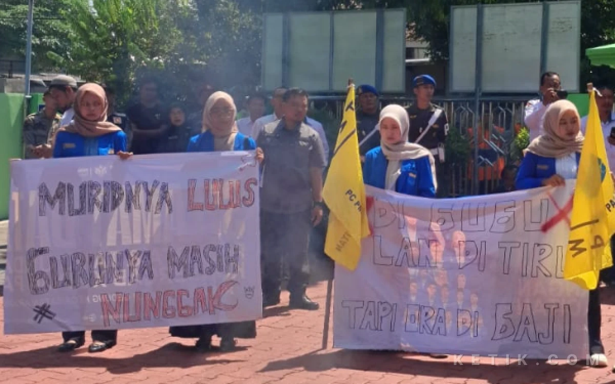 Foto Suasana aksi PMII Pacitan.
