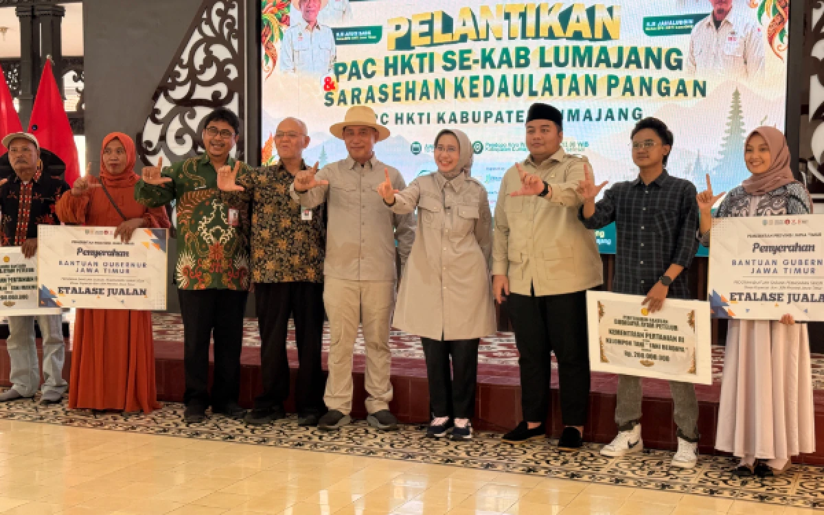 Thumbnail Berita - Dukung Poktan dan UMKM Naik Kelas, HKTI Lumajang Salurkan Paket Ayam Petelur Kementan dan 20 Etalase Pemprov Jatim
