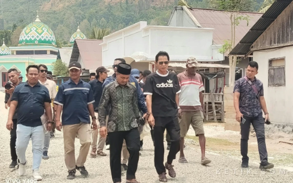 Thumbnail Berita - Wabup Halsel Cek Lapen Loleojaya, Ditarget Rampung November
