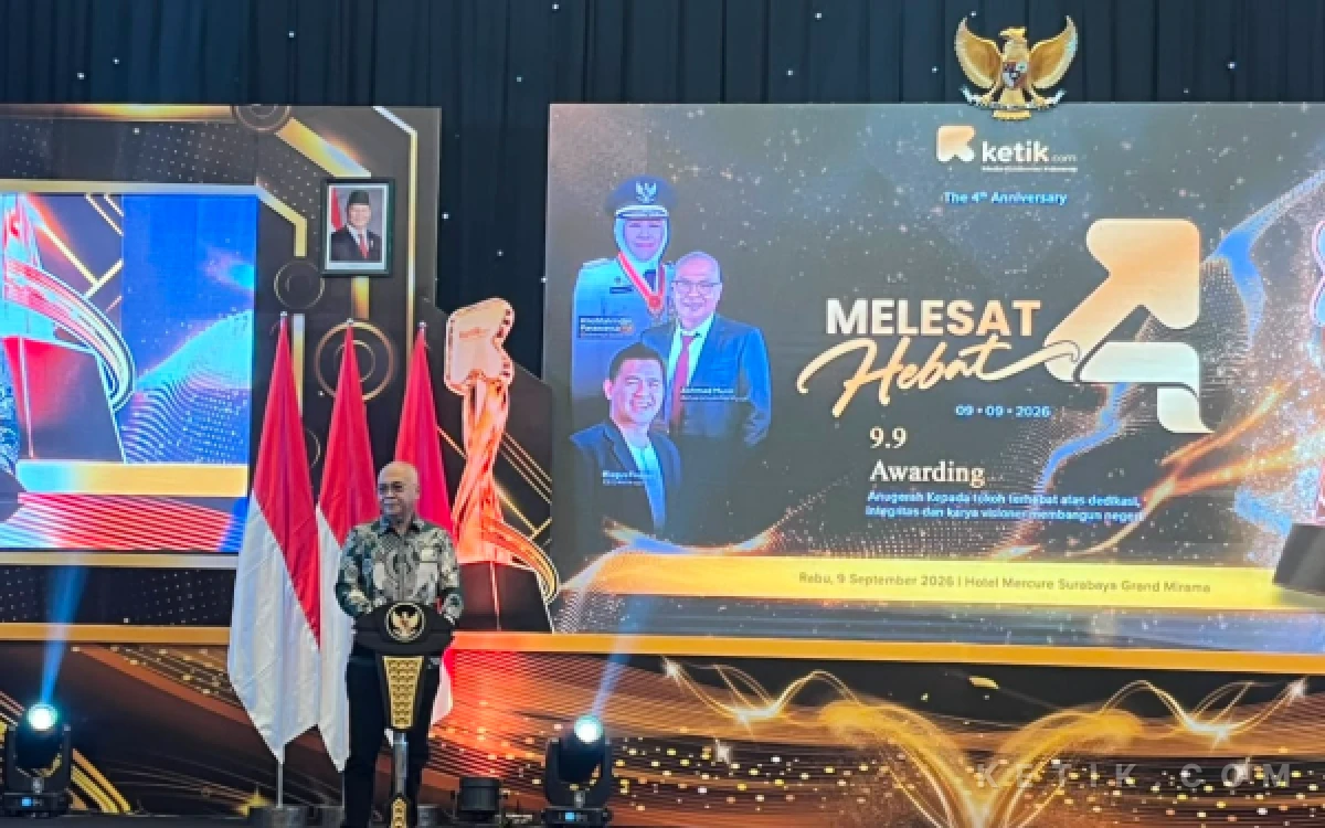 Foto Ketua PWI Pusat Akhmad Munir saat memberikan sambutan pada Ketik.com 9.9 Awarding di di Mercure Surabaya Grand Mirama Hotel, Rabu, 9 September 2026. (Foto: Lutfia/Ketik)