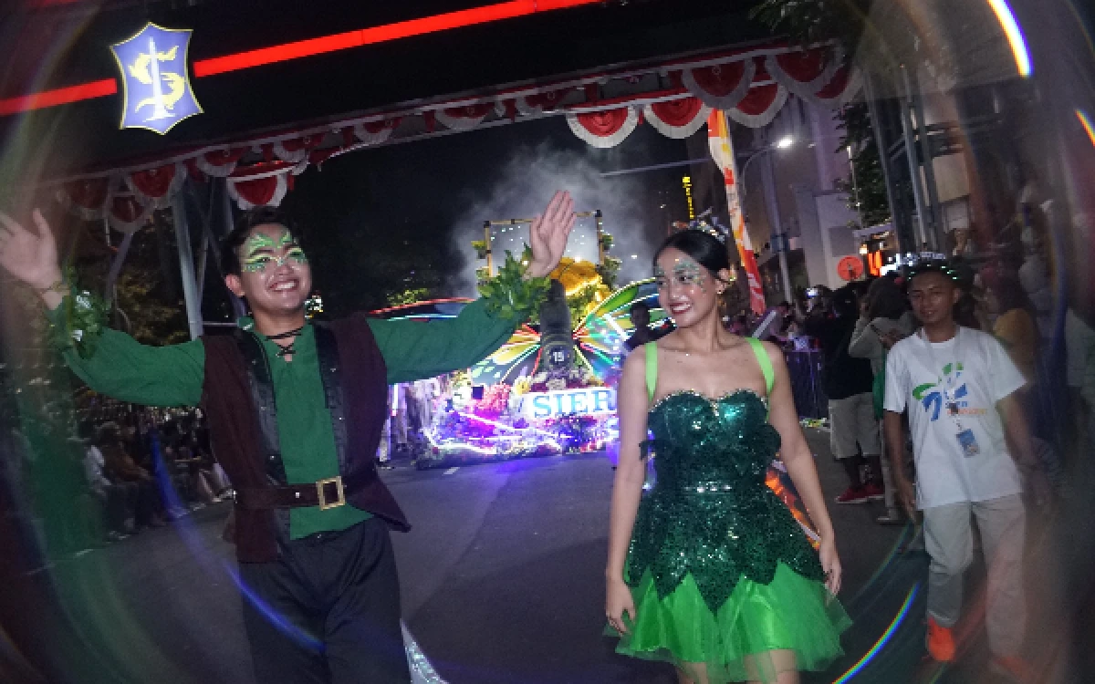 Foto Perwakilan peserta  PT SIER dalam gelaran Surabaya Vaganza 2026 sekaligus peringatan Hari Jadi Kota Surabaya (HJKS) ke-733 pada Sabtu malam, 16 Mei 2026. (Foto: Humas PT SIER)
