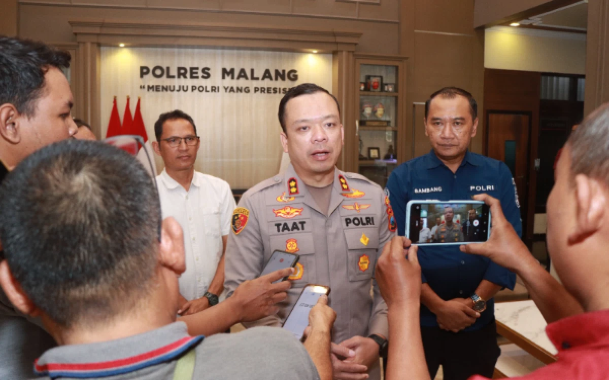Thumbnail Berita - Polres Malang Sebut 31 Wisatawan di Insiden Pantai Wediawu Positif Narkotika, 38 Lainnya Dipulangkan