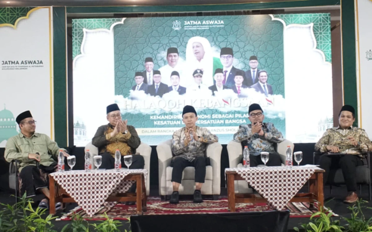 Foto Halaqoh Kebangsaan yang digelar Pengurus Besar Jamiyah Ahlith Thariqah Al Mutabarah Ahlussunnah Waljamaah (PB JATMA Aswaja) dalam rangkaian Maulid Akbar Kanzus Sholawat 2026, di Pekalongan (19/9/2026). (Foto: JATMA)