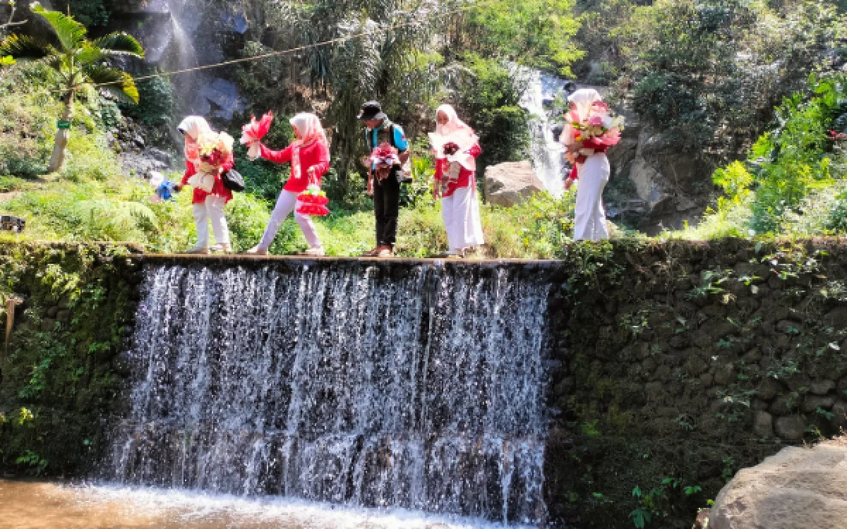 Thumbnail Berita - Rayakan HUT ke-81 RI di Coban Putri, Perhutani KPH Malang Kenalkan Wisata Asri Nan "Ngangeni"