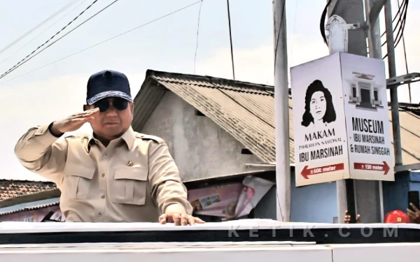 Thumbnail Berita - [FOTO] Naik Maung, Presiden Prabowo Disambut Warga dan Buruh di Nganjuk