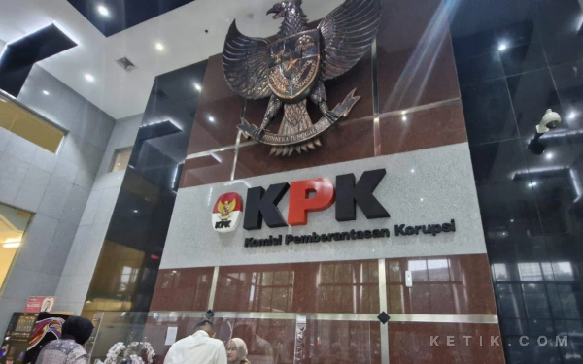 Thumbnail Berita - KPK Tahan Empat Tersangka Korupsi Pengadaan Iklan Bank BJB, Negara Merugi Rp222 Miliar