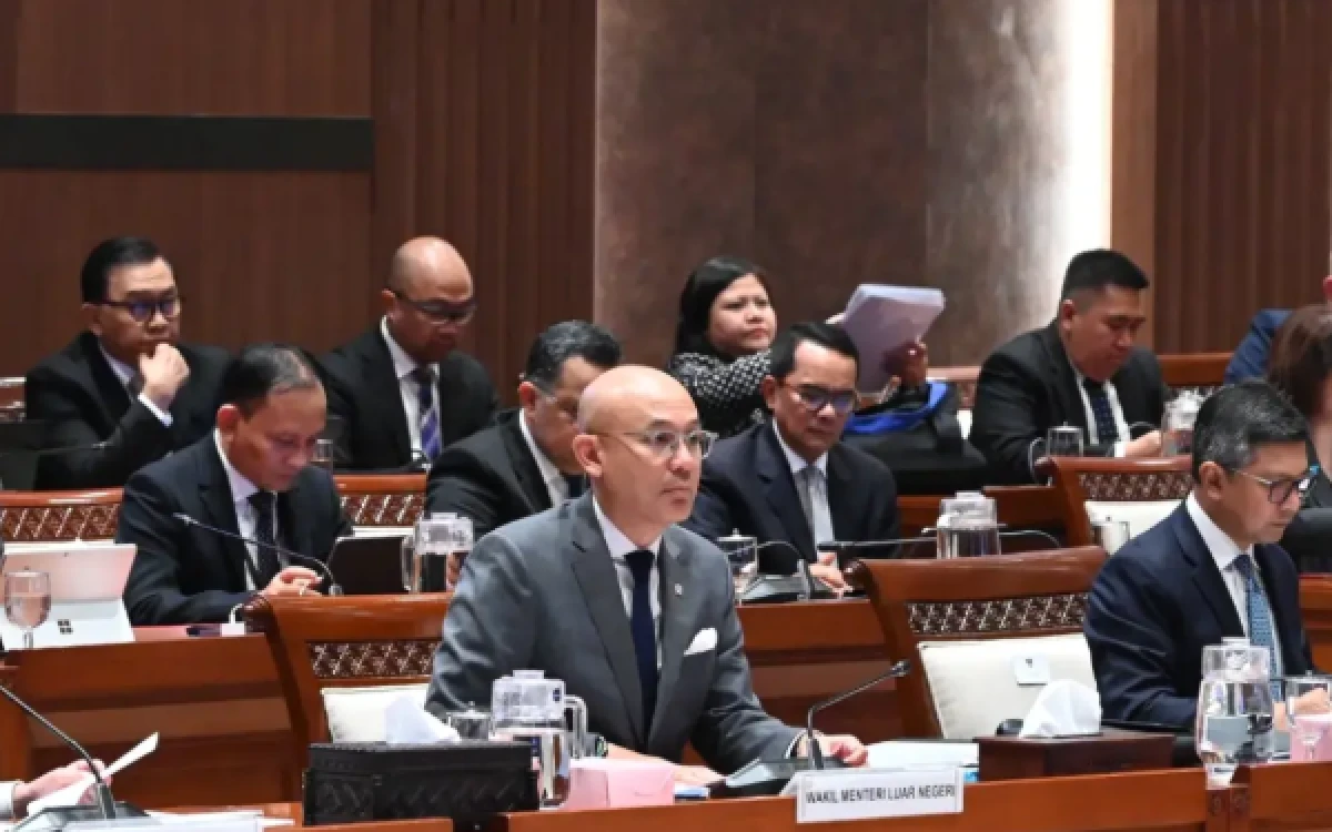 Thumbnail Berita - Sosok Arrmanatha Nasir, Diplomat Kawakan yang Gantikan Sugiono Jadi Menlu RI