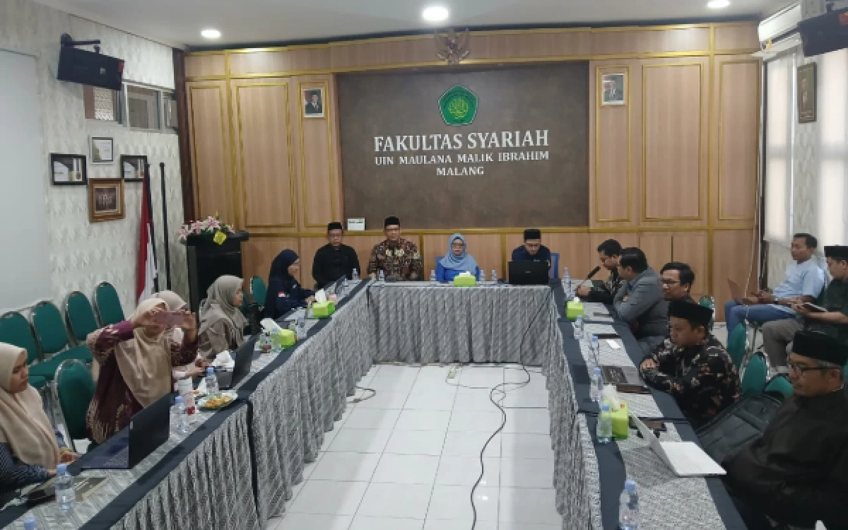 Foto Seluruh dosen Program Studi HES Fakultas Syariah UIN Malang mengikuti acara Konsorsium Dosen dengan agenda Pembagian Rumpun Ilmu HES 2026, Rabu, 19 Agustus 2026. (Foto: Fakultas Syariah UIN Malang)