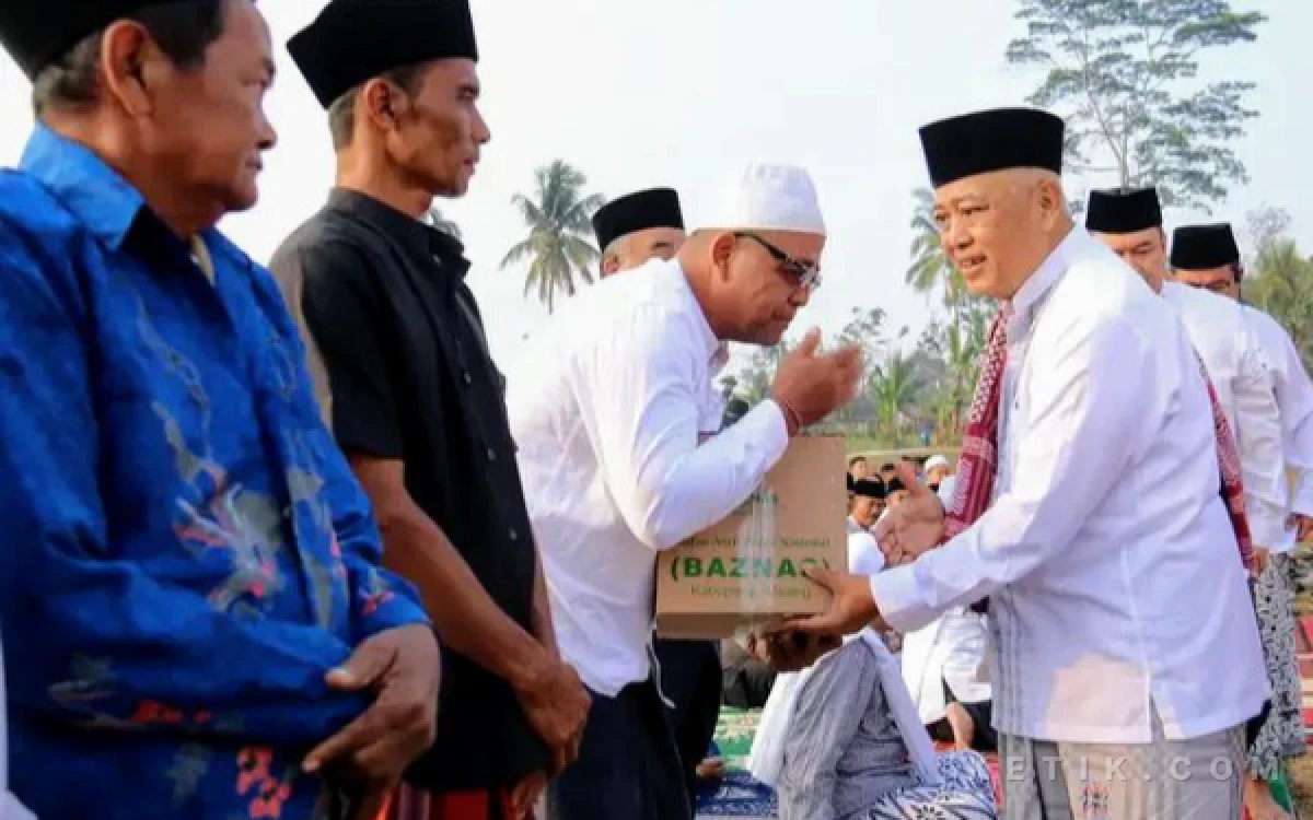 Thumbnail Berita - ‎Kekeringan, Bupati Malang Salat Istisqa dan Salurkan 200 Paket Bantuan di Pagak ‎