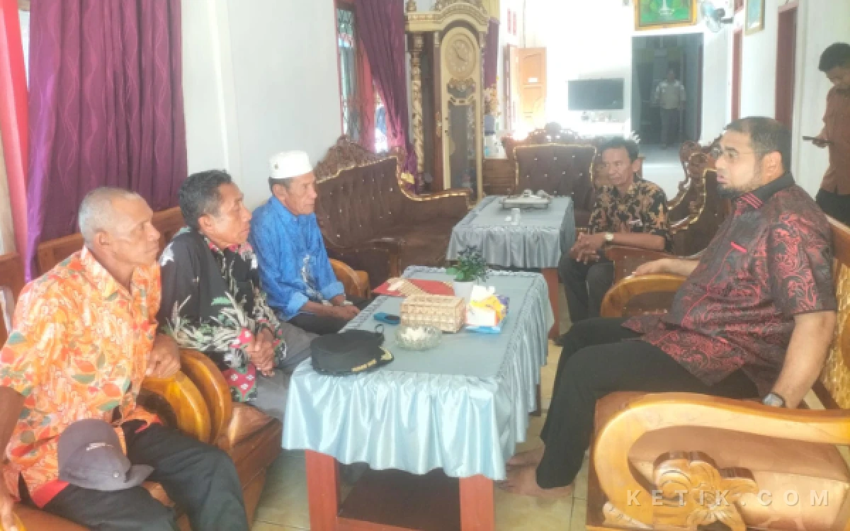 Foto Pertemuan Pemdes Sambiki dengan Bupati Halmahera Selatan Hasan Ali Bassam (Foto: Pemdes Sambiki For Ketik.com)