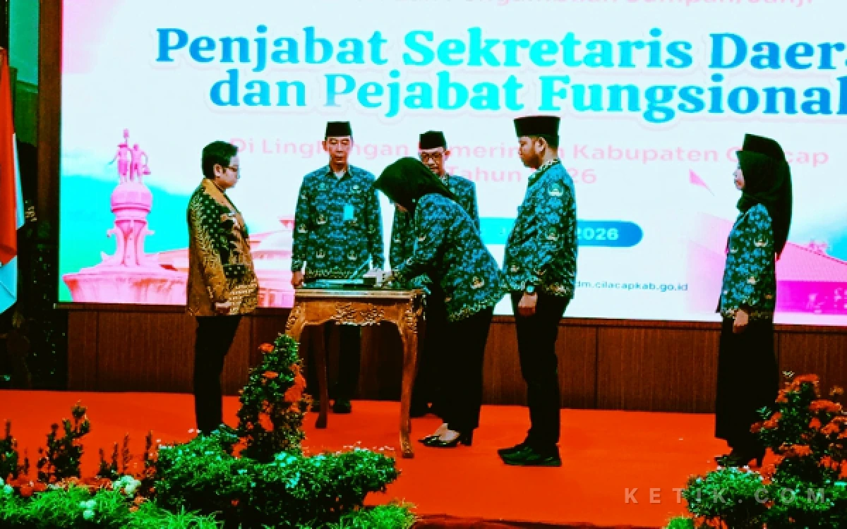 Thumbnail Berita - Bupati Ammy Fatma Lantik Annisa Fabriana sebagai Pj Sekda Cilacap