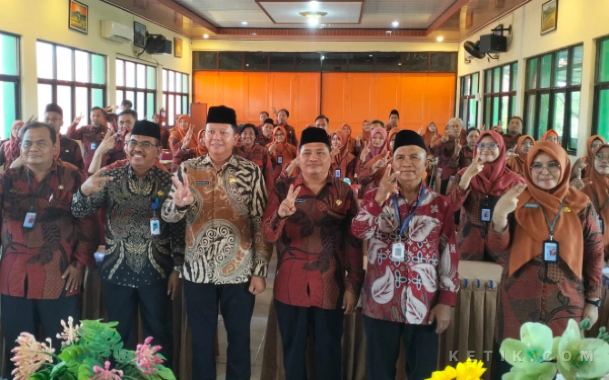 Foto Kegiatan Pengembangan Keprofesian Berkelanjutan PKB Guru dan Tenaga Kpendidikan di SMPN 2 Waru yang dihadiri Kepala Disdikbud Sidoarjo Ridho Prasetyo pada (29 Oktober 2026). (Foto: Anas/Ketik.com)