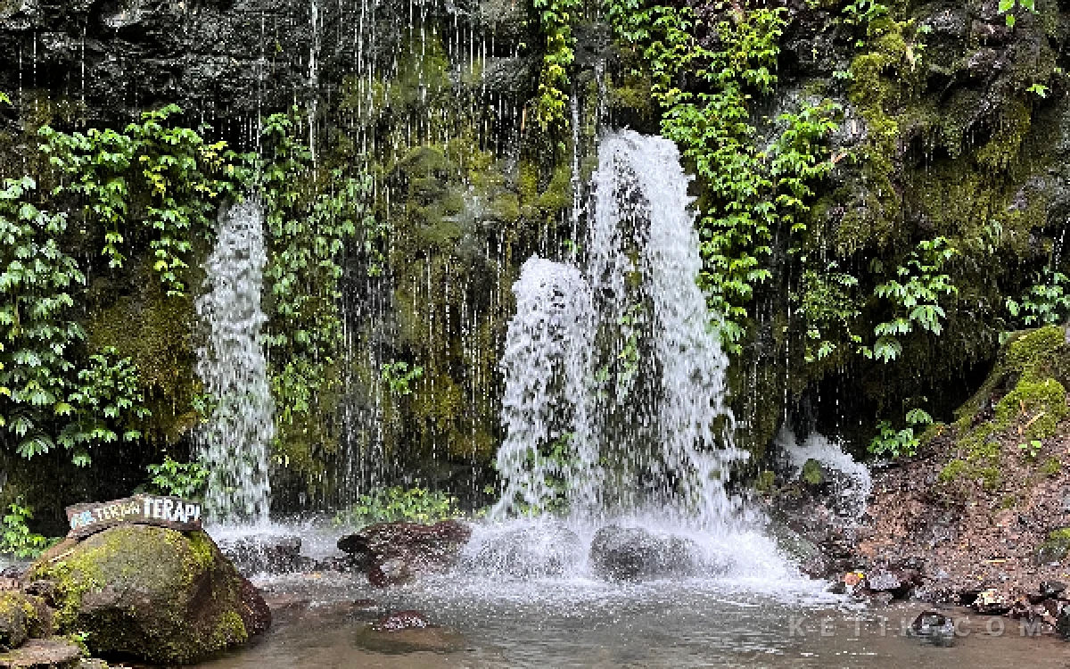 Foto Air terjun terapi di Coban Sumber Telu. (Foto: Dok. Ketik.com)