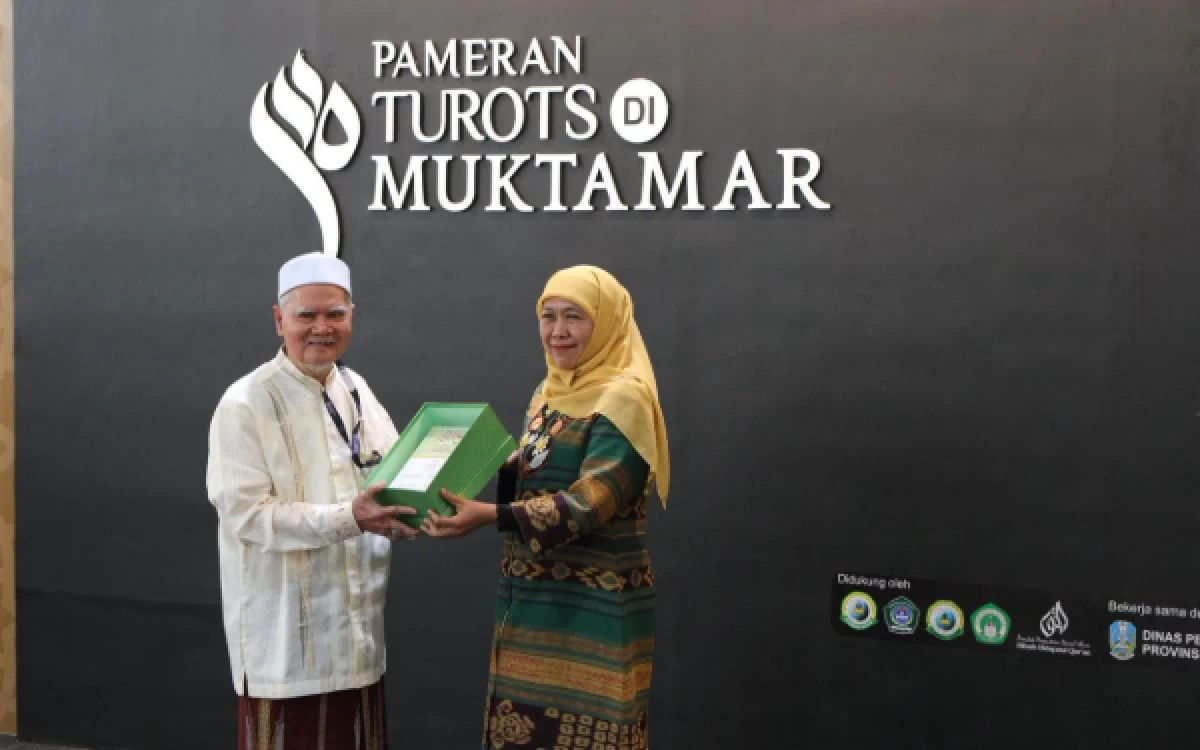Thumbnail Berita - Hadiri Pameran Turots yang Bersamai Muktamar NU, Khofifah: Peradaban Islam Bergeser ke Asia Tenggara