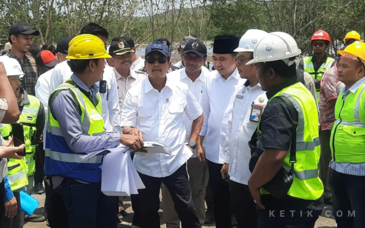 Thumbnail Berita - Menteri KP Dorong Pembangunan Kampung Nelayan Puger Jember Dipercepat
