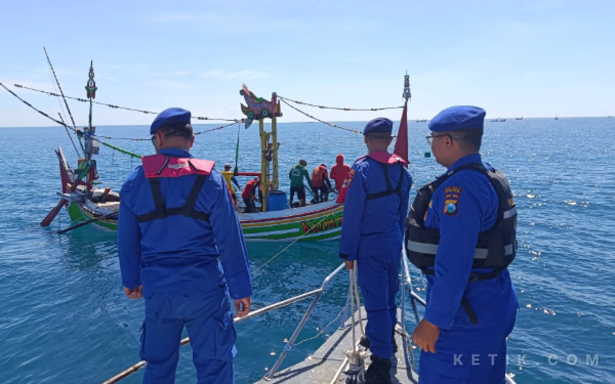 Thumbnail Berita - Patroli di Laut, Satpolairud Situbondo Imbau Nelayan Diimbau Utamakan Keselamatan Kerja dan Jaga Kelestarian Laut
