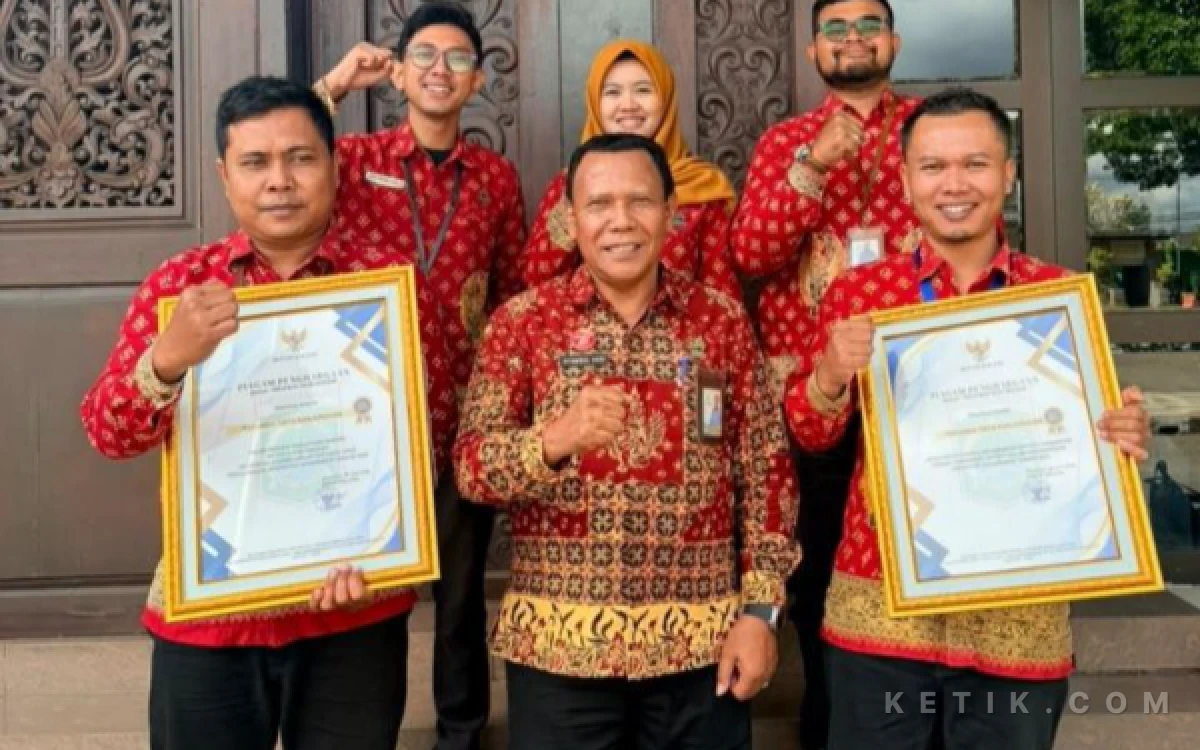 Foto Perumda Tirta Kanjuruhan ketika mendapatkan penghargaan IGA. (Foto: Perumda Tirta Kanjuruhan)