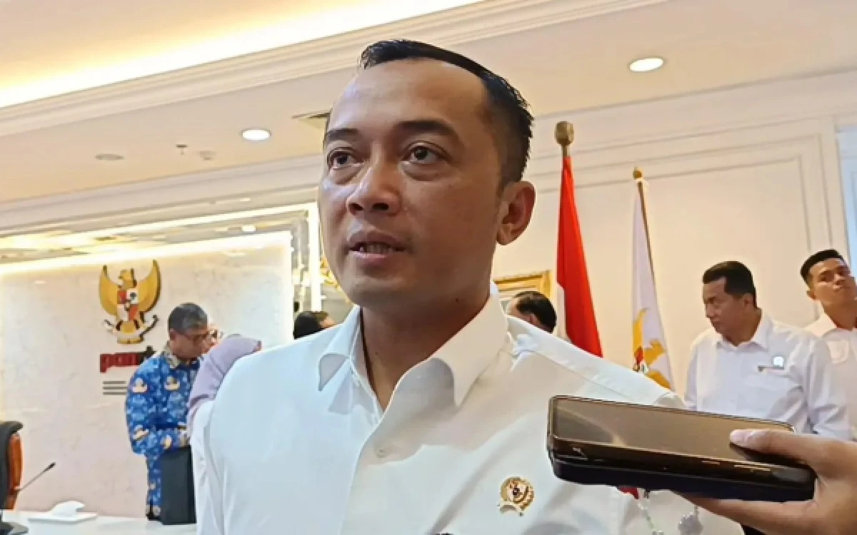 Thumbnail Berita - RI Segera Luncurkan Motor Listrik Buatan Anak Bangsa, Prasetyo Hadi: Kurangi Ketergantungan BBM