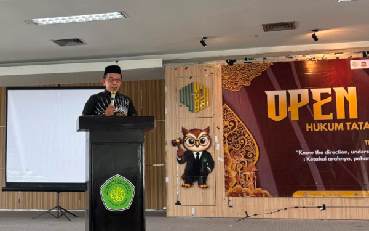 Foto Wakil Dekan III Fakultas Syariah UIN Malang, Dr. H. Miftahul Huda, memberikan sambutan dalam Open House Prodi HTN, Minggu, 20 September 2026.  (Foto: Fakultas Syariah UIN Malang)