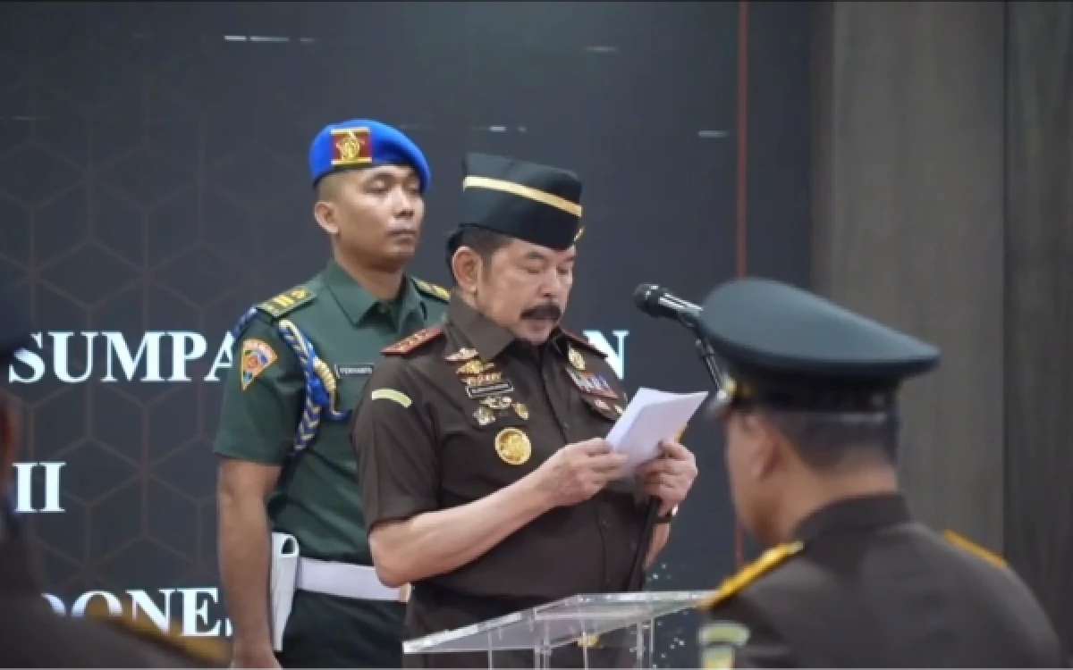 Foto Jaksa Agung RI ST Burhanuddin memberikan amanatnya saat pelantikan pejabat Eselon II dan Kepala Kejaksaan Tinggi di Gedung Utama Kejaksaan Agung, Jakarta, Selasa 11 Agustus 2026. (Foto: Puspenkum Kejagung for Ketik.com)