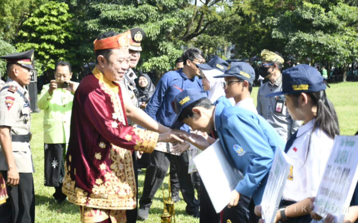 Thumbnail Berita - Hardiknas, Bupati Bondowoso Tekankan Pendidikan Berkarakter dan Kolaboratif