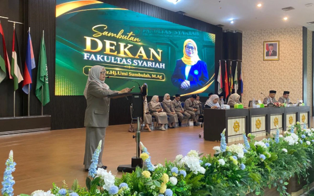 Foto Dekan Fakultas Syariah UIN Malang, Prof. Dr. Hj. Umi Sumbulah, M.Ag., memberi sambutan pada Yudisium ke-59 dan ke-60 Fakultas Syariah, Kamis, 27 Agustus 2026. (Foto: Fakultas Syariah UIN Malang)