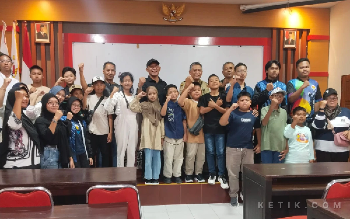 Thumbnail Berita - Ketika Anggaran Belum Cair, Gotong Royong Mengantar Atlet Catur Kota Blitar Mengejar Prestasi