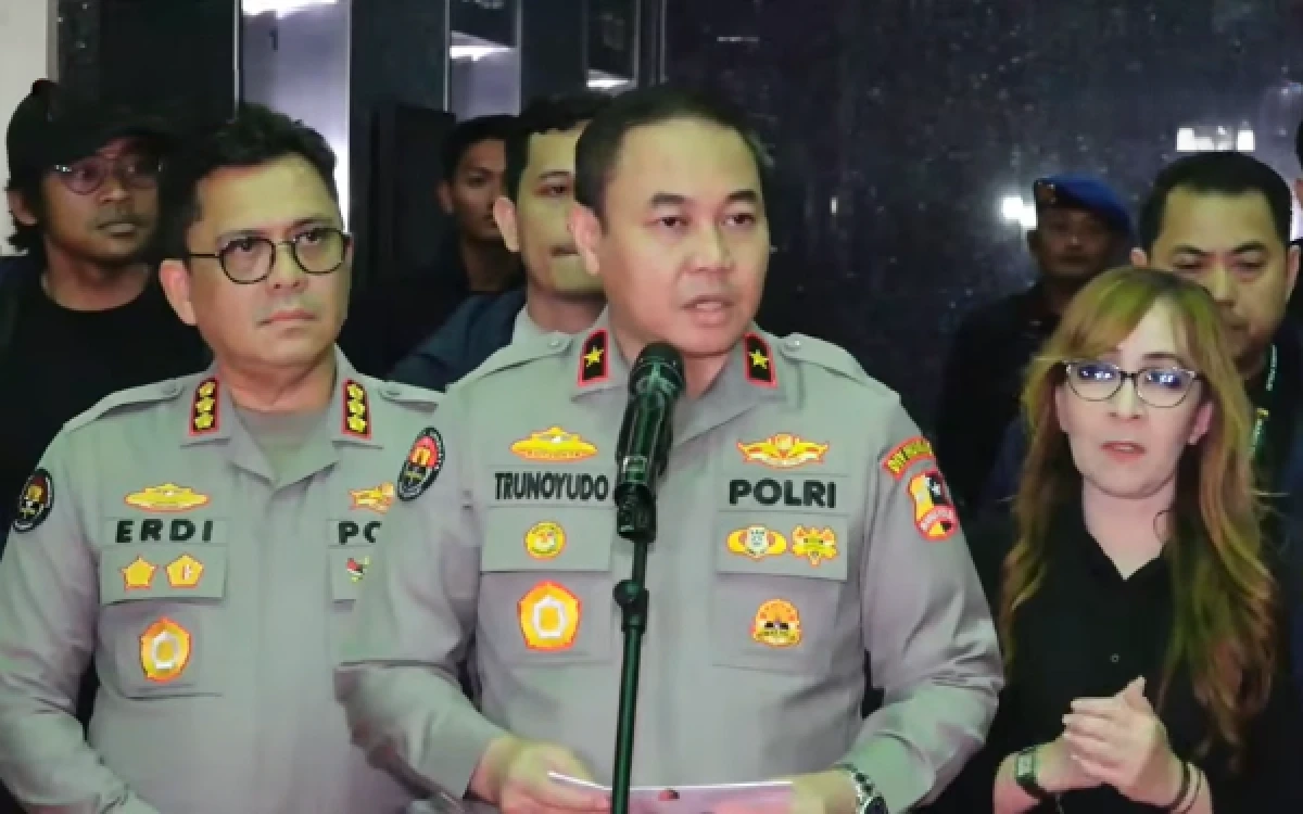 Thumbnail Berita - Bareskrim Ringkus 321 WNA Sindikat Judi Online Internasional, Dua Bulan Beroperasi di Jakbar Punya 75 Domain