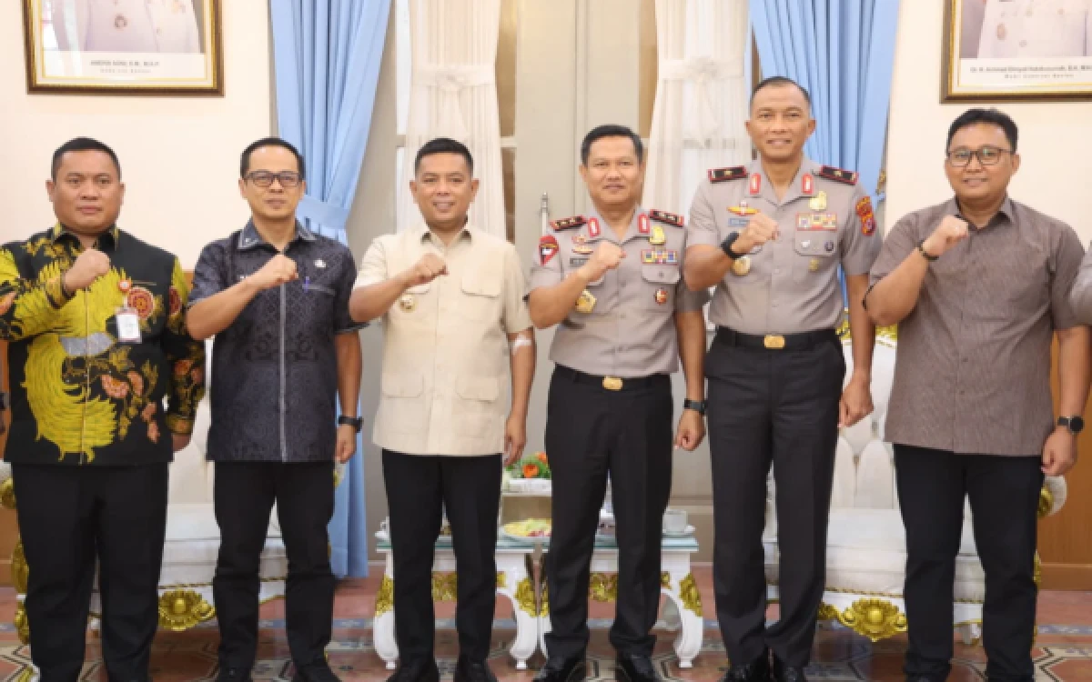 Thumbnail Berita - Andra Soni Terima Kunjungan Kapolda Banten, Perkuat Sinergi untuk Pembangunan Daerah