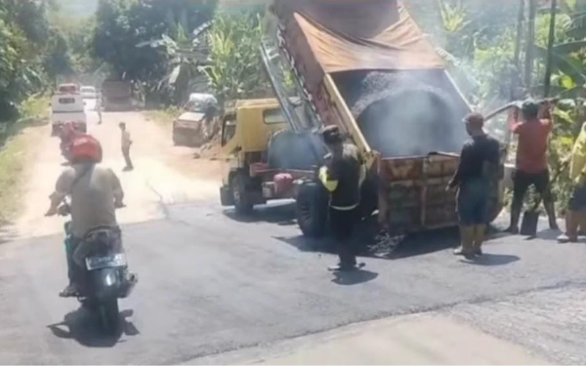 Thumbnail Berita - Titik Rawan Kecelakaan di Tanjakan Cikulur Diperbaiki, DPUPR Lebak Alokasikan Rp75 Juta