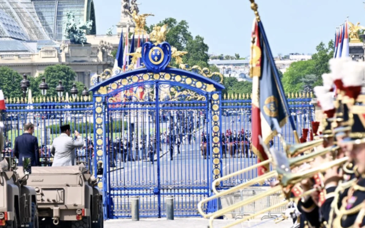Thumbnail Berita - Tiba di Istana Les Invalides Paris, Prabowo Disambut Pasukan Berkuda dan Upacara Kehormatan