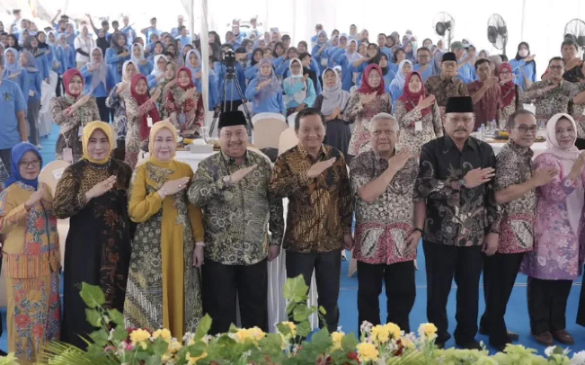 Foto Acara Peringatan Tasyakuran Hari Jadi Ke-72 RSUD Jombang bersama Bupati Jombang Warsubi dan Direktur RSUD Jombang dr Pudji Umbaran MKP, Sekretaris Daerah Agus Purnomo, Kadinkes Kabupaten Jombang dr. Hexawan Tjahja Widada, M.KP dan seluruh karyawan, Minggu 25 Oktober 2026. (Foto: RSUD Jombang)