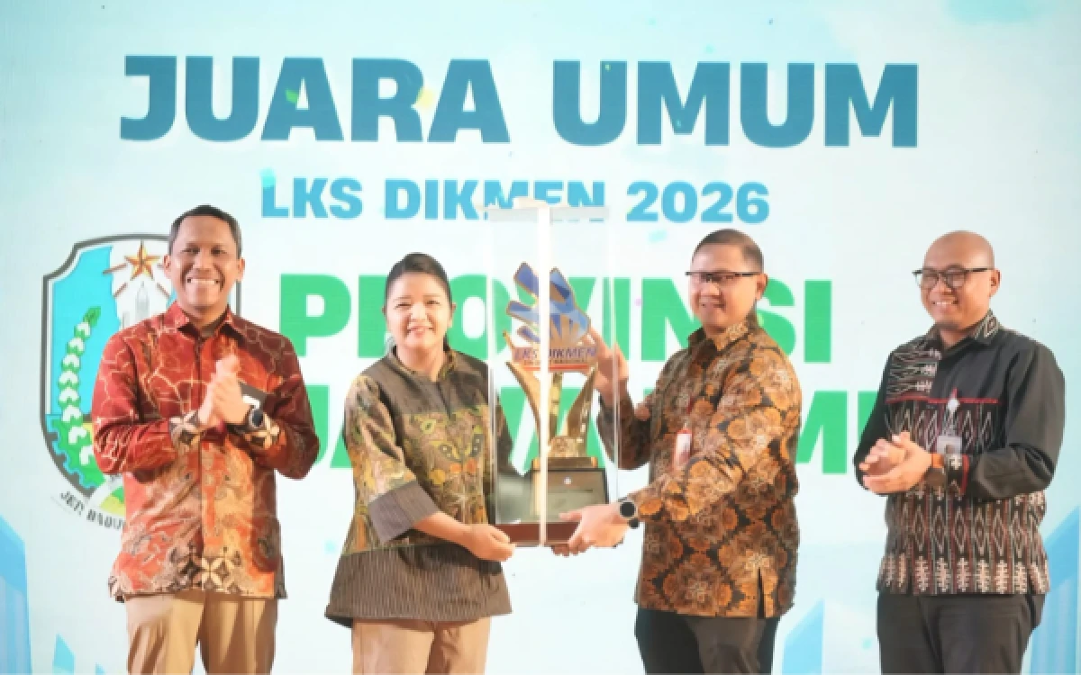 Thumbnail Berita - Pendidikan Jatim Melesat! Kadindik Aries Agung Paewai  "Sutradara" Raihan Empat Kali Beruntun Juara Umum LKS Nasional