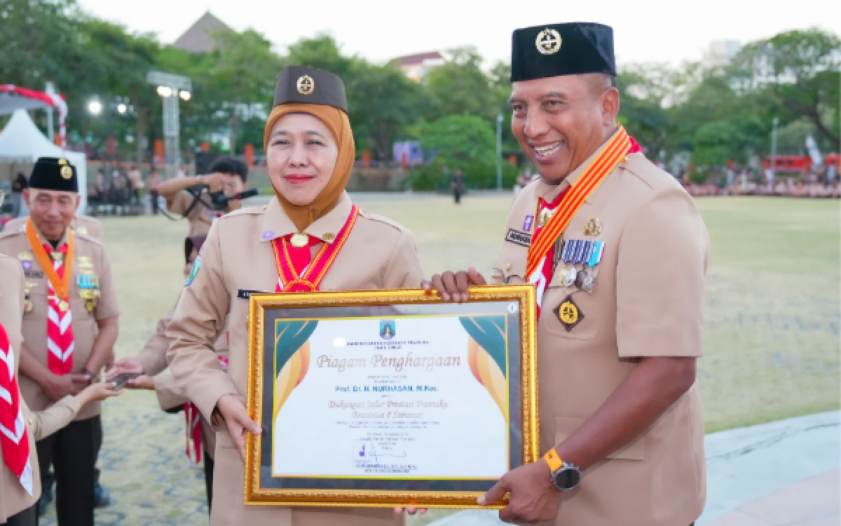 Thumbnail Berita - Ketua Kwarda Jatim Arum Sabil Kagumi Kepemimpinan Visioner Rektor Unesa Prof Nurhasan