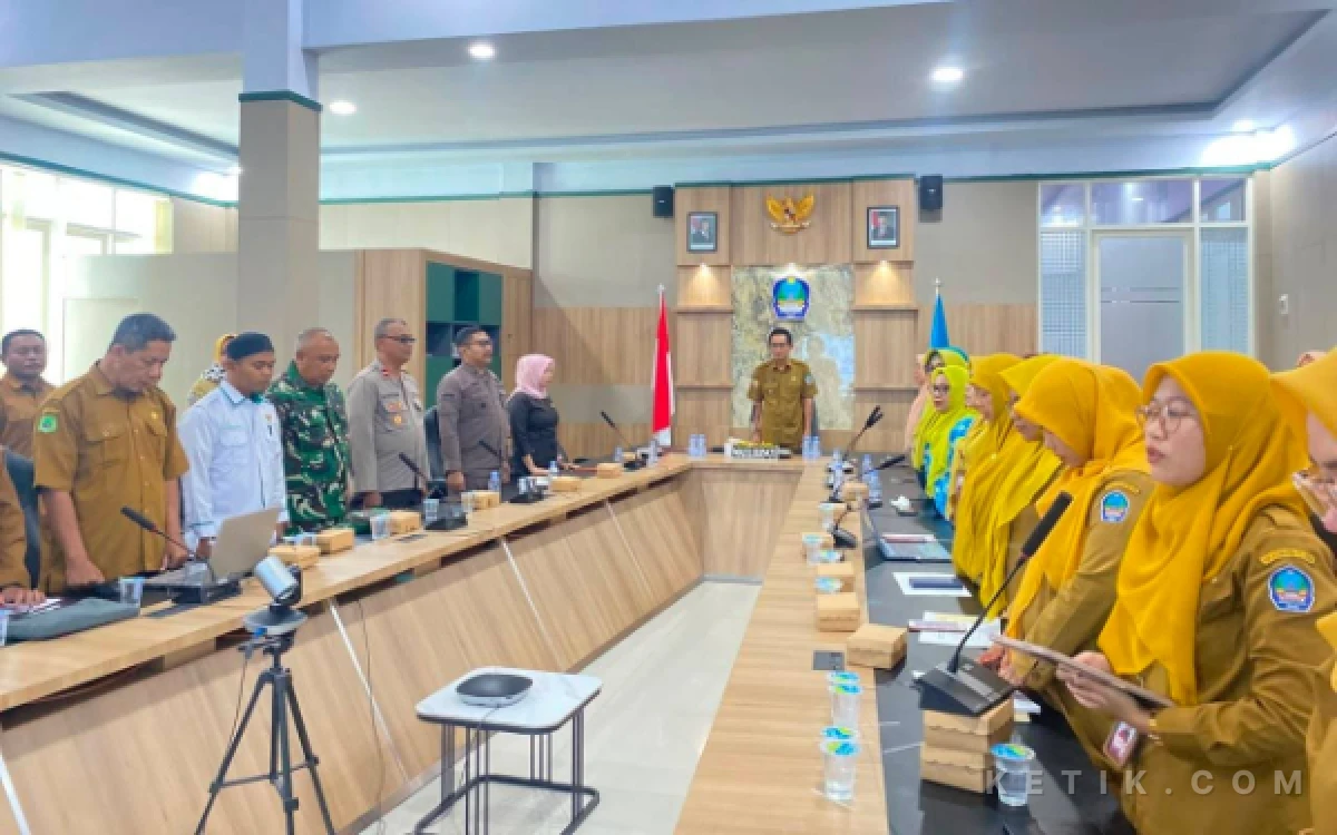 Foto Kehadiran Forkopimda, para asisten, staf ahli, pimpinan OPD, pengurus Tim Penggerak PKK, Gabungan Organisasi Wanita (GOW), Dharma Wanita Persatuan (DWP), PDAM, RSUD Labuha, Baznas, para camat serta penyuluh KB se-Halmahera Selatan. (Foto: Ongen For Ketik.com)