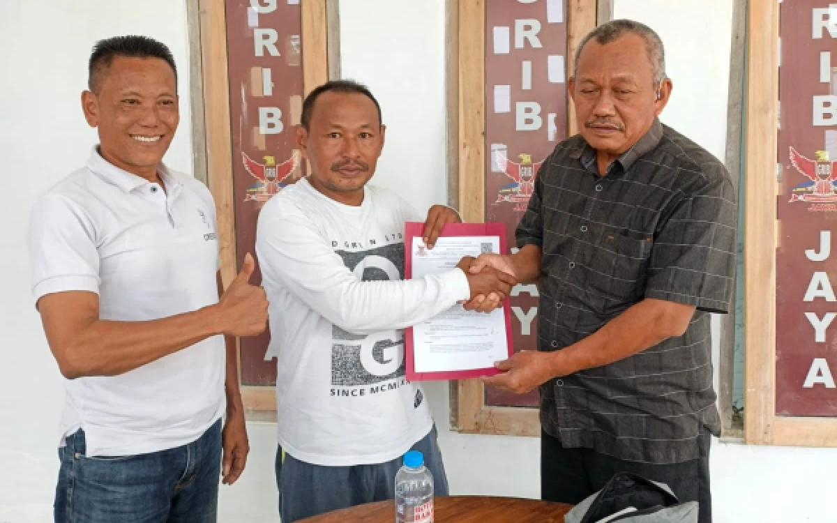 Thumbnail Berita - Aki Uding Terima SK Kepengurusan GRIB JAYA DPC Lebak, Siap Perkuat Konsolidasi Organisasi