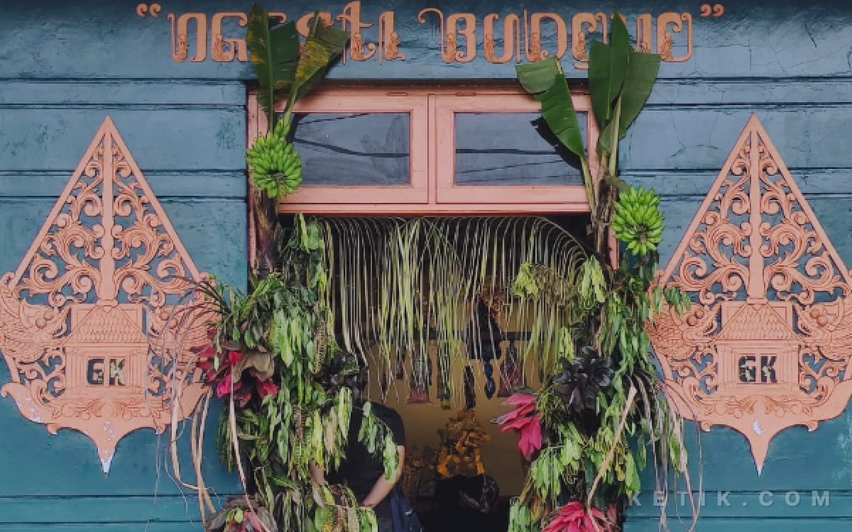 Foto Pagelaran wayang ruwatan dengan lakon ruwatan 'Murwakala' digelar di Gedung Ngesti Budoyo, kompleks Pesarean Gunung Kawi. (Foto: Dendy/Ketik.com)