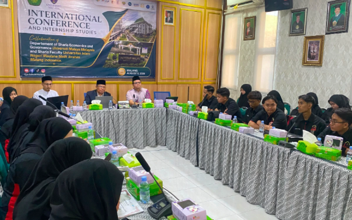 Foto Perwakilan Fakultas Syariah UIN Malang dan rombongan Universiti Malaya, Malaysia  sedang berdiskusi mematangkan kerja sama antara kedua institusi tersebut. (Foto: Fakultas Syariah UIN Malang)